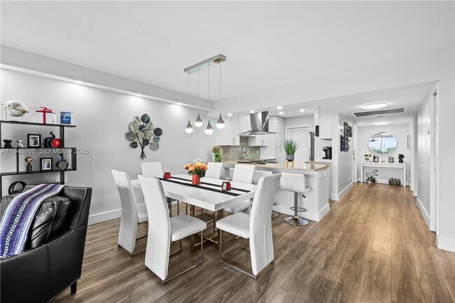 Building Photo - 2661 S Course Dr