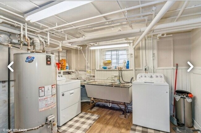 Building Photo - 313 S Maple Ave