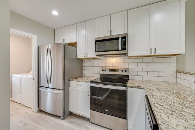 Building Photo - Gorgeous 3 br/2.5 bath Condo in Abingdon VA