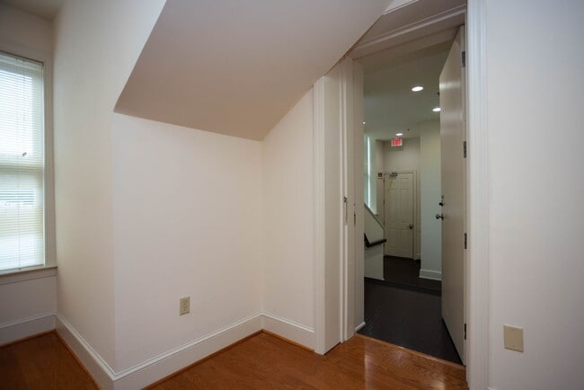 Building Photo - Leo's Path #1G