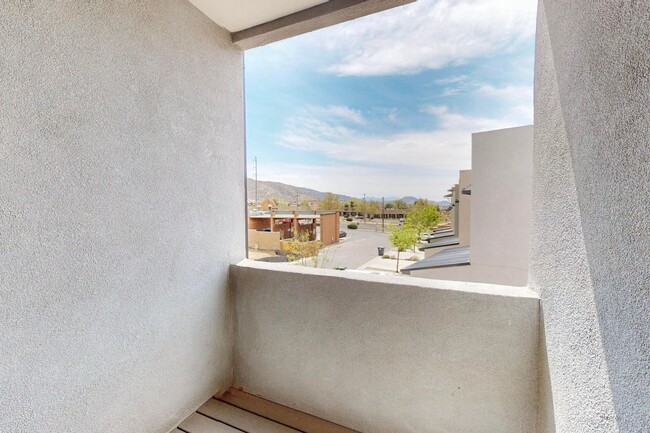 Building Photo - New Townhouse NE Heights 2/bedroom 1.5/bath 1/CG