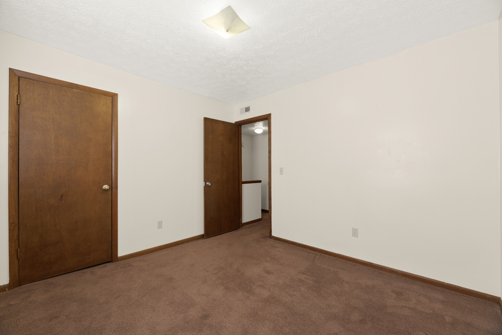Building Photo - 116 W Norwich Ave