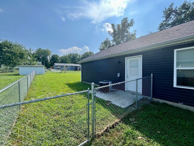Building Photo - 3 Bed | 2 Bath | 1 Car Garage
