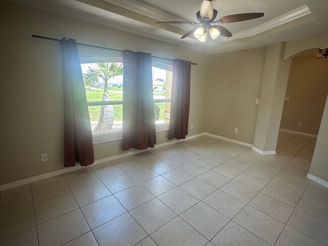 Building Photo - 4 Bedroom plus Den - 2 Bathrooms - 2 Car G...