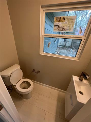 Building Photo - 2107 Hedgerow St