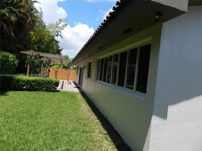 Building Photo - 11530 SW 92nd St
