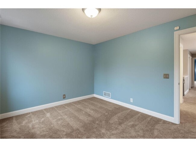 Building Photo - 517 River St