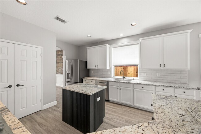 Building Photo - 7531 Fall Creek Bend Ct