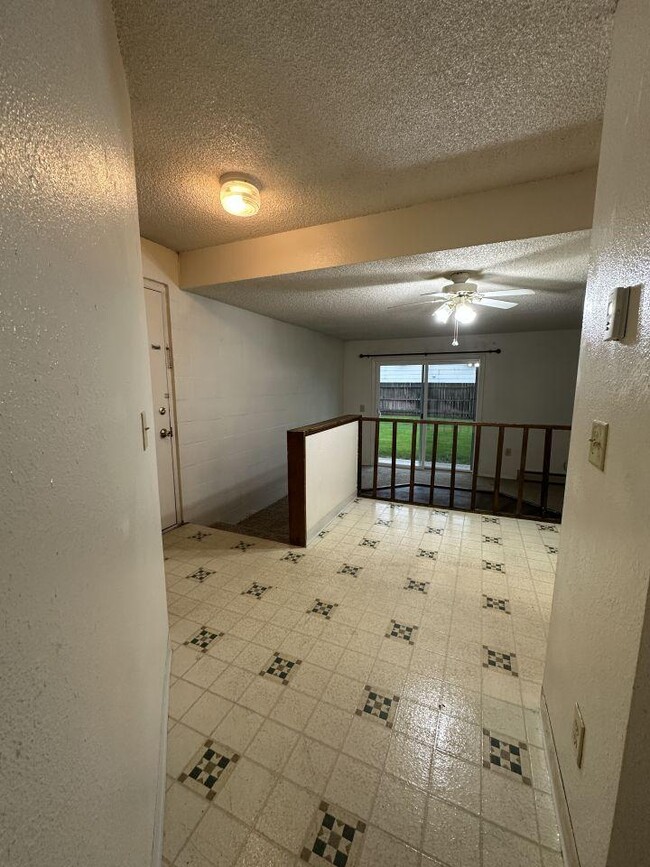 Building Photo - 2 bedroom in Billings MT 59102