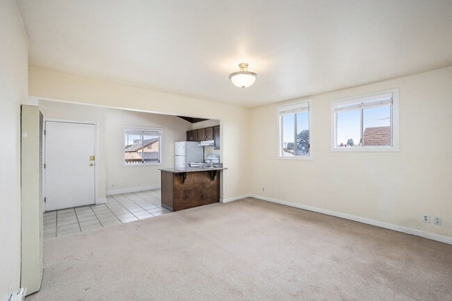 Building Photo - 537 Central Ave