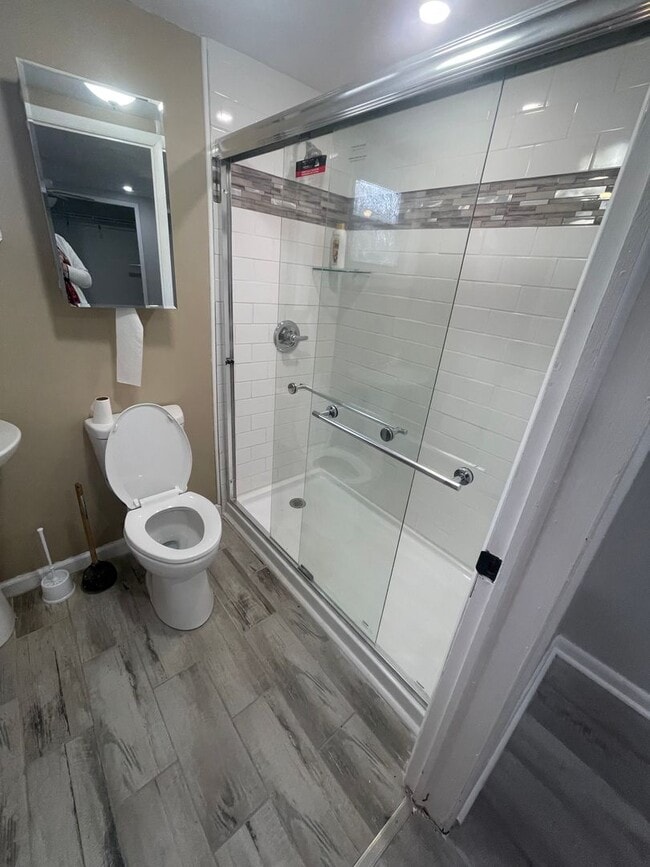 Building Photo - 1/1 Home Available For Rent!