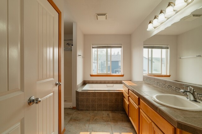 Building Photo - 8451 SE 78th Pl