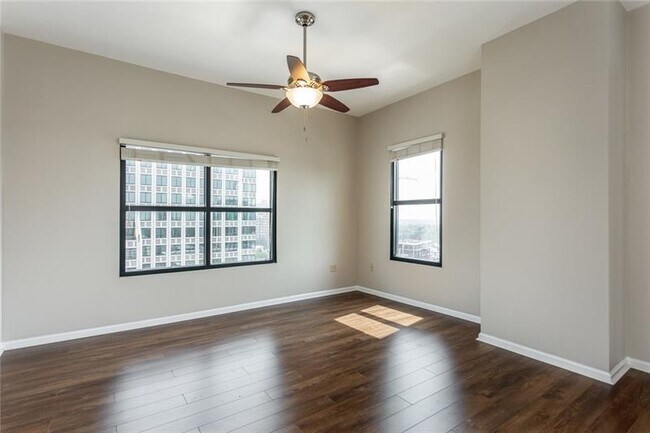 Building Photo - 3040 Peachtree Rd NW