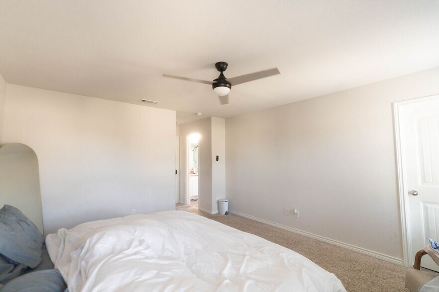 Building Photo - 5533 Topwater Trl
