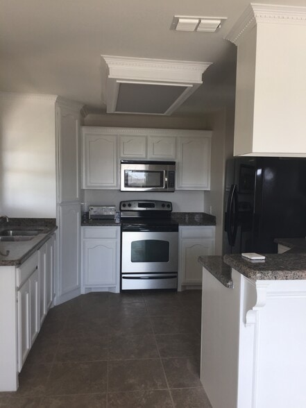 Building Photo - 6256 Panther Dr