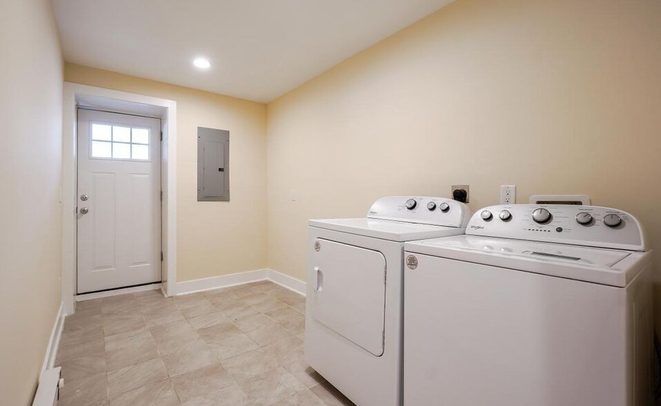 Building Photo - 37 Michigan Ave NE