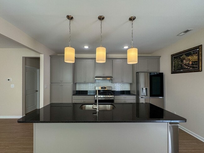 Building Photo - Stunning 3 Bed 2 Bath Home in Fayetteville