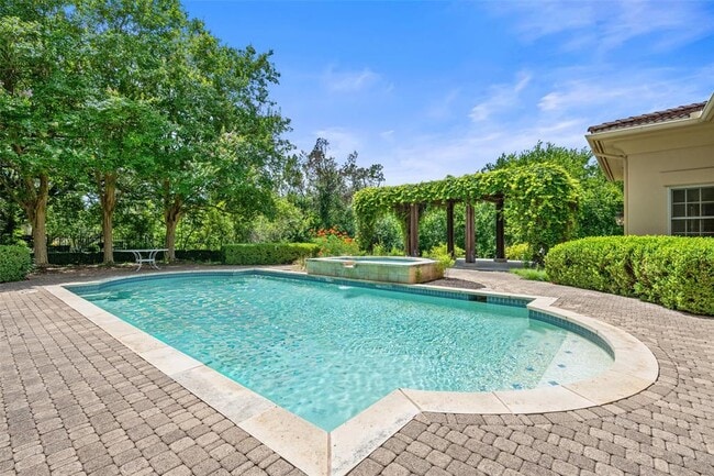 Building Photo - 602 Las Lomas Dr