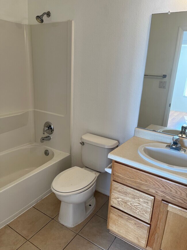 Bath - 6067 Monte Azul Plz