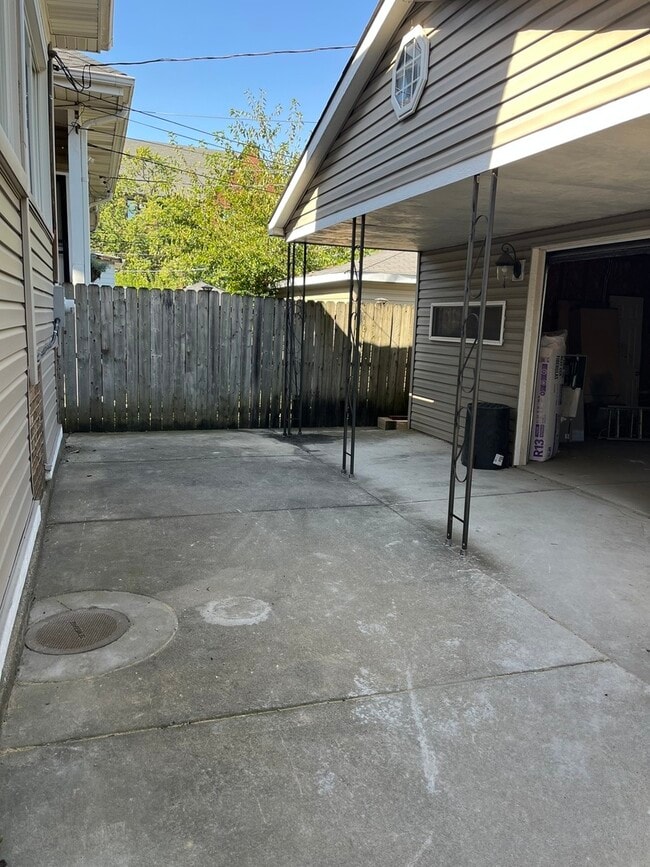 Building Photo - 722 E 91st Pl