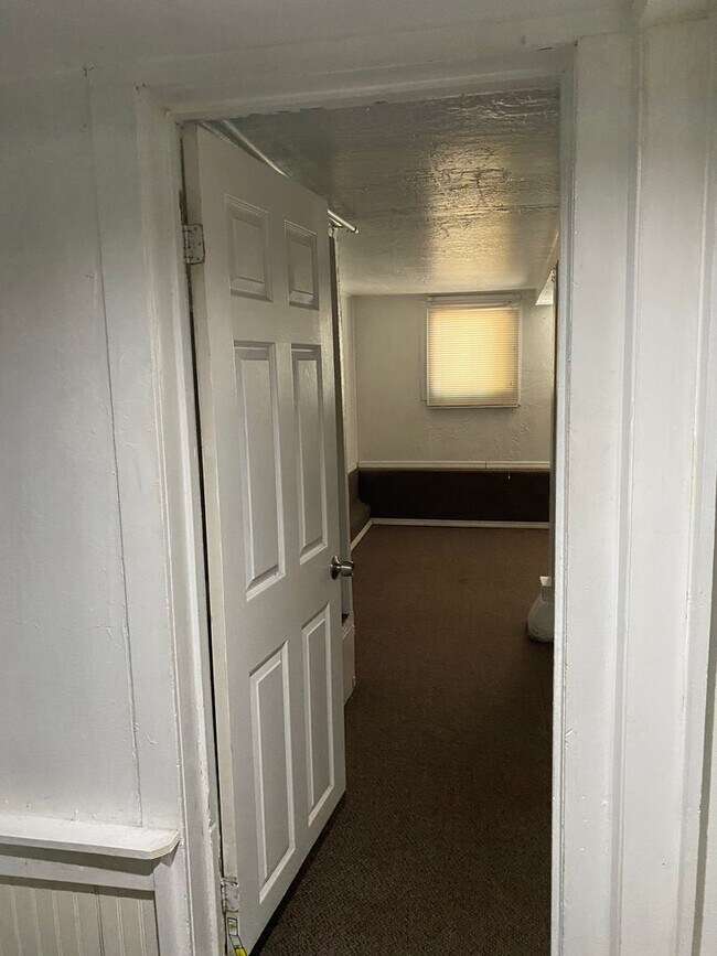 Building Photo - Adorable 7 bedroom house directly across from Chico State! Available July!