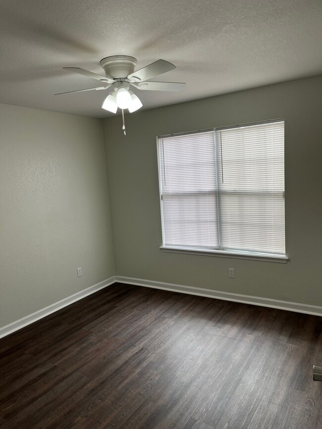 Building Photo - 119 Hambleton St