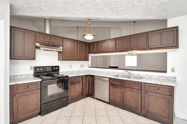 Building Photo - 13610 Piney Oaks Dr