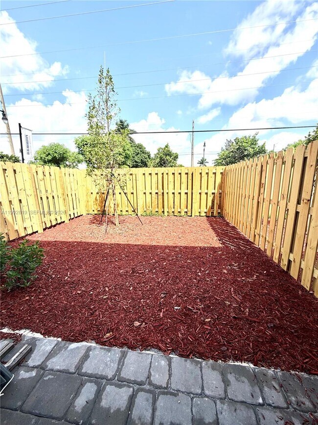 Building Photo - 359 NE 16th St