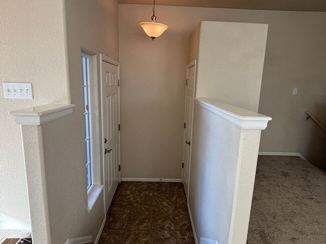 Building Photo - 3 Bed 2.5 Bath w/AC - MileStoneRES