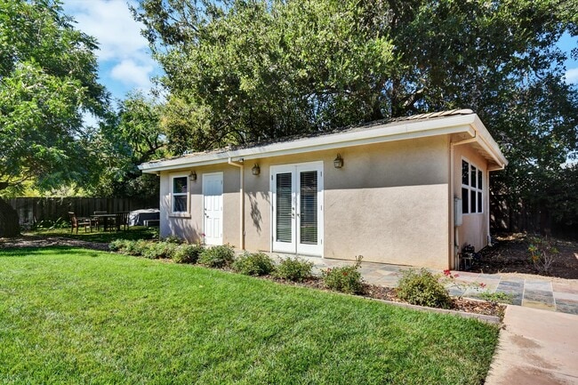 Building Photo - 1368 Oakhurst Ave