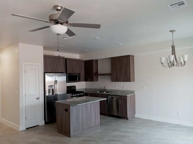 Building Photo - 1005 N Tortoise Rock Dr