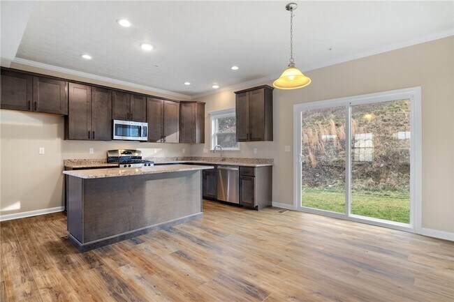 Building Photo - 2858 Canterbury Dr