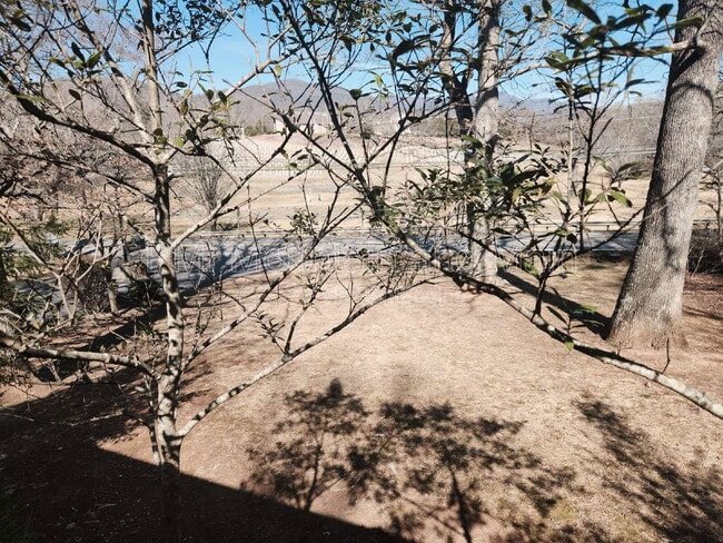 Building Photo - 2 Woodlands Dr