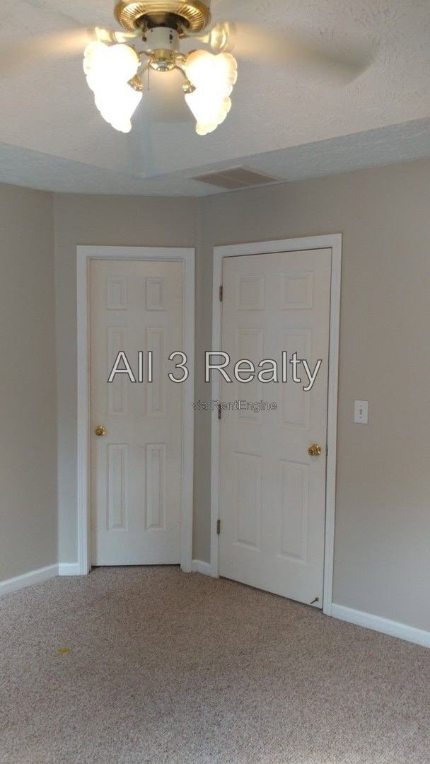 Building Photo - 5670 Hampton Ct