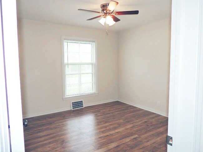 Building Photo - 4 Bed - 1.5 Bath Cape Cod for Rent in Clev...