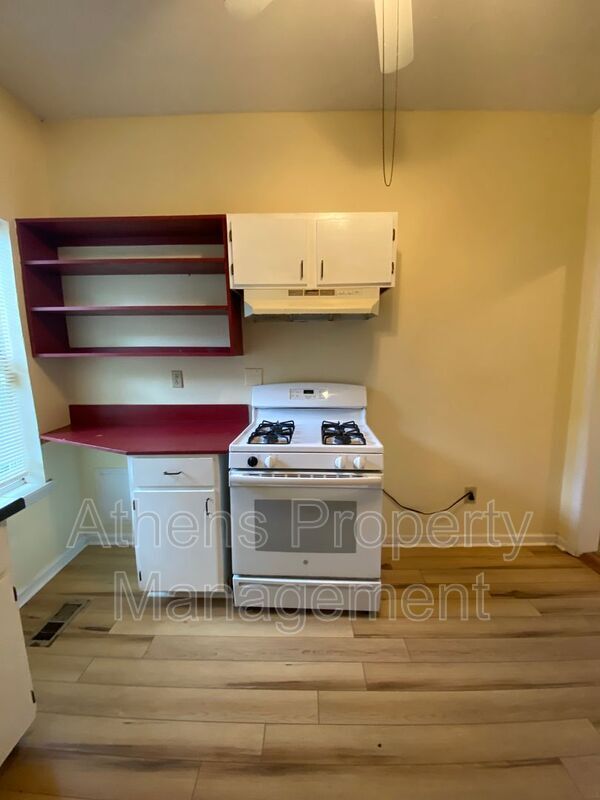 Building Photo - 285 N Rocksprings St