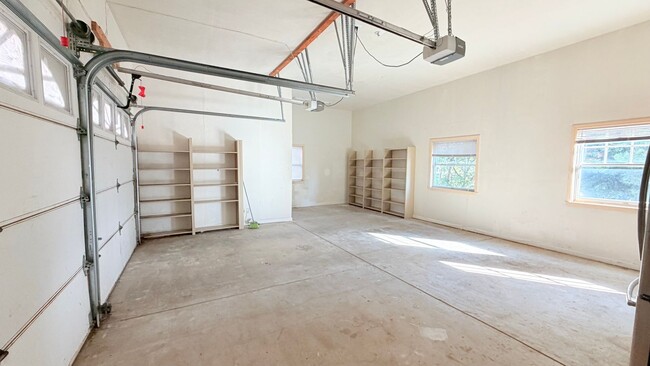 Building Photo - 738 Palmera Ct