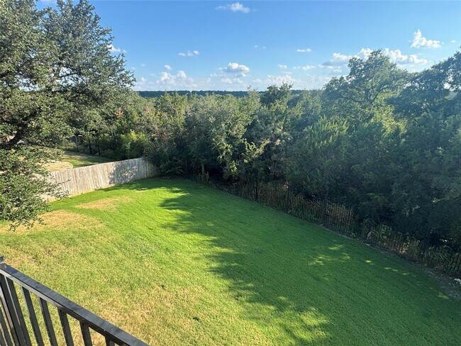 Building Photo - 124 Woodway Bend