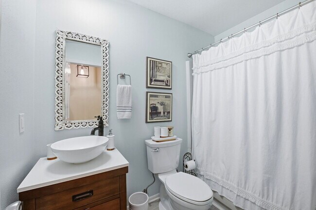 Building Photo - 7477 Baywoods Ln