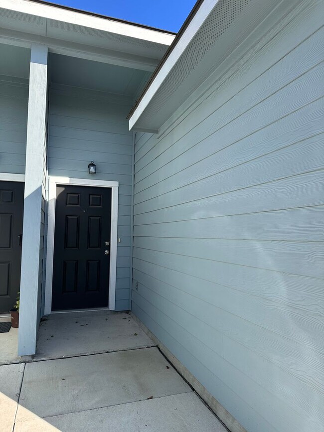 Building Photo - 604-606 Grayson Ln