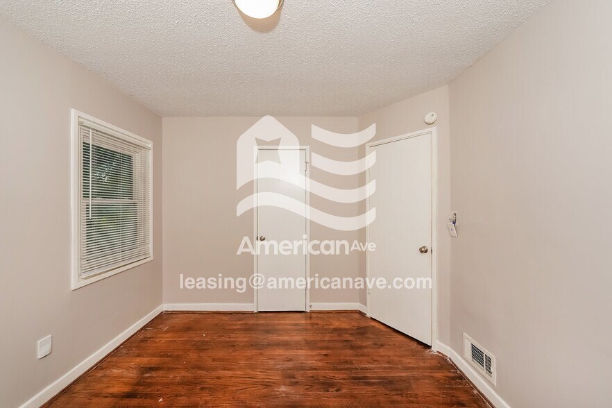 Building Photo - 8228 10th Ave S