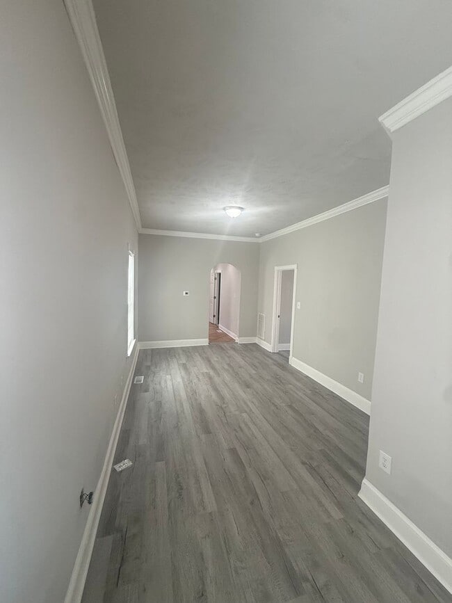 Building Photo - 4-bedroom, 2 full bathroom, 1 story house