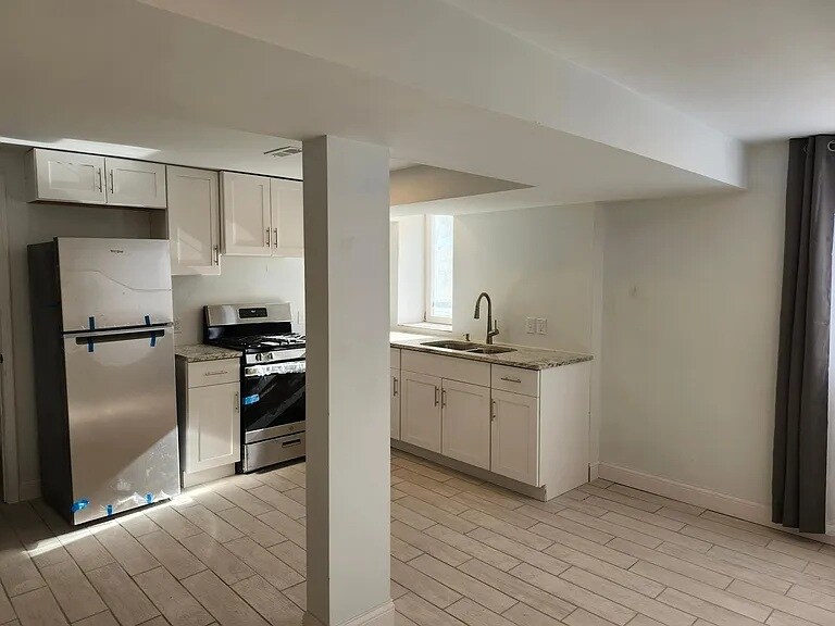 Kitchen - 3082 Norcott Dr