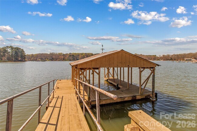 Building Photo - 118 Revere Dr