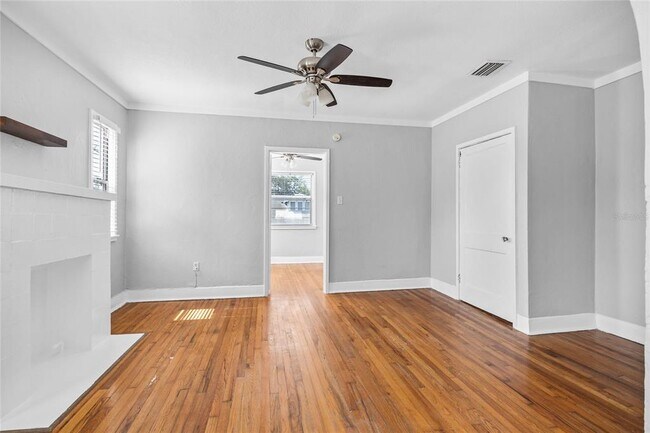Building Photo - 3205 W San Pedro St