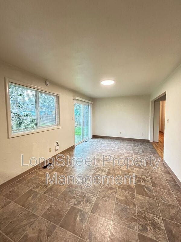 Building Photo - 1930 NW Kings Blvd