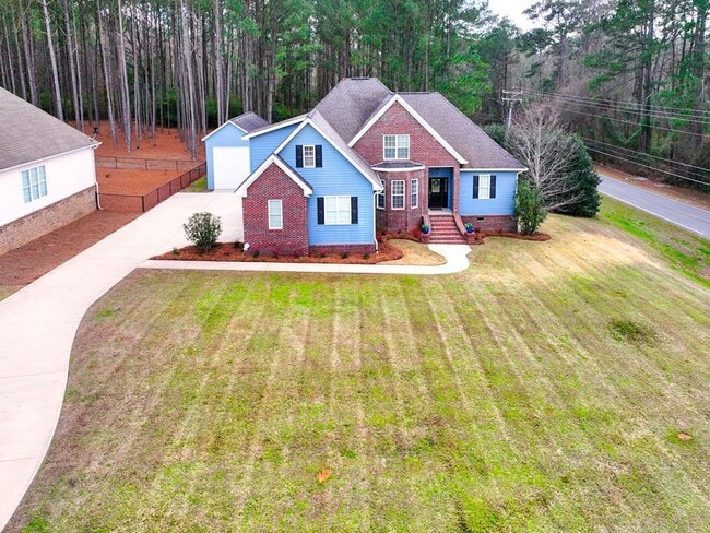 Building Photo - 100 Sweetbriar Lakes Dr