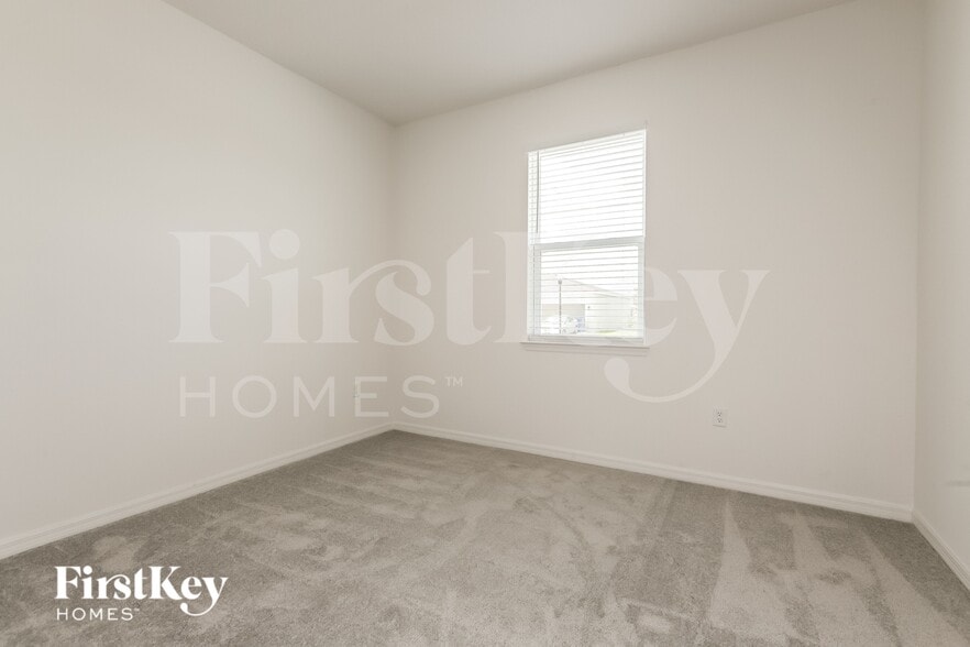 Building Photo - 527 Crown Rose Dr