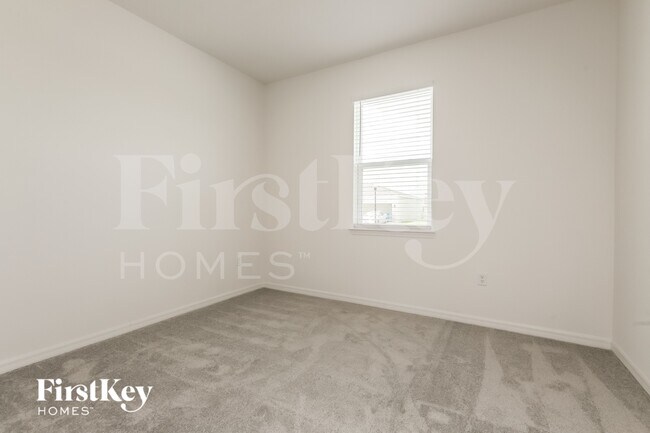 Building Photo - 527 Crown Rose Dr