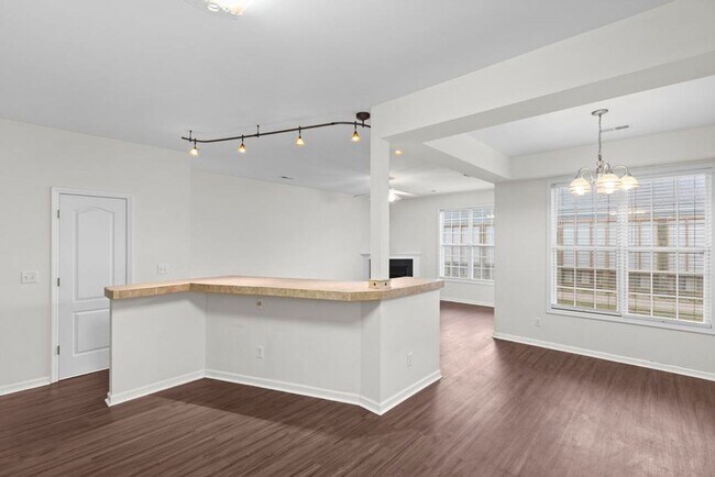 Building Photo - Surf City Townhome!